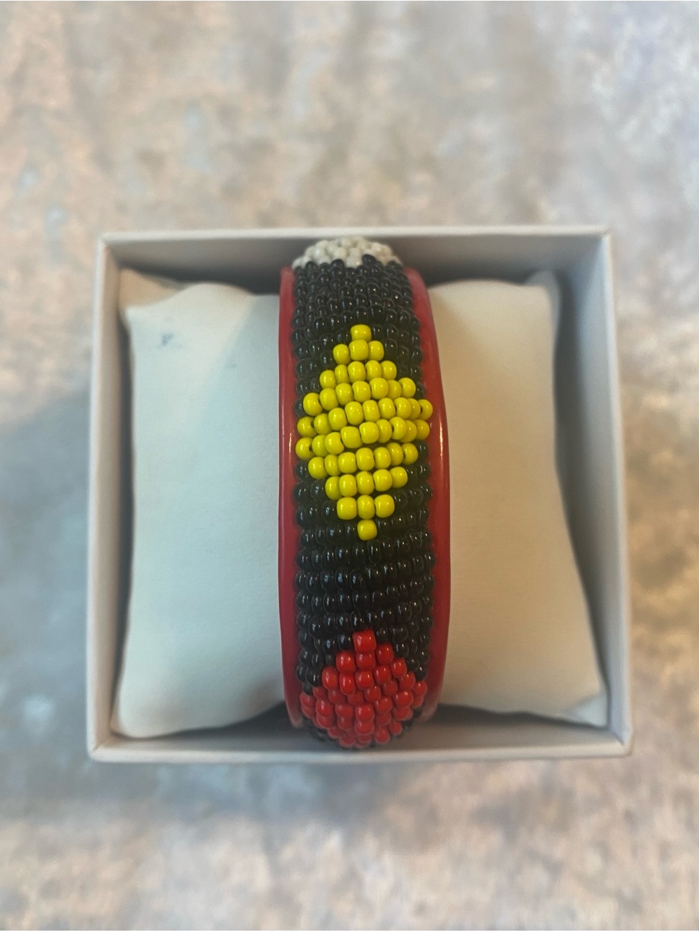 🍀VTG Hand Beaded Black Bracelet with Red and Yellow Accents